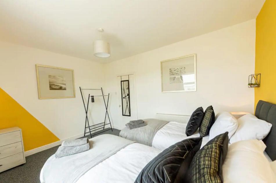 Large 3 Bedroom Sleeps-7/gartson/liverpool Apartment