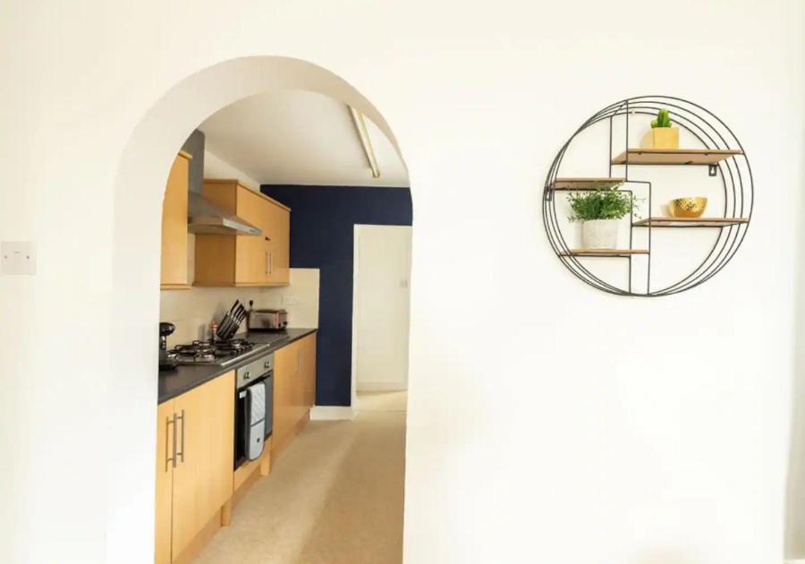 Large 3 Bedroom Sleeps-7/gartson/liverpool Apartment *