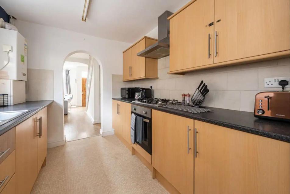 Large 3 Bedroom Sleeps-7/gartson/liverpool Apartment *